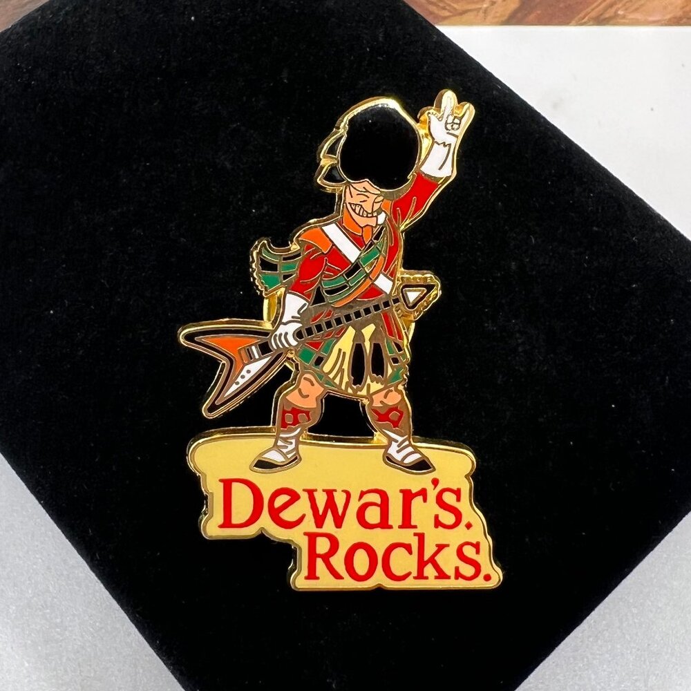 Bagpiper 2001 Dewar's Rocks. Tac Pin